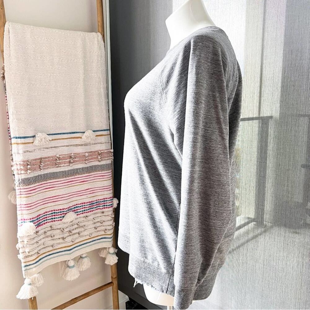 WILDFOX Pour Favor Grey Crewneck Pullover Sweatshirt Women’s Large - Picture 3 of 8